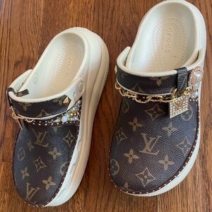 LOUIS VUITTON X CROCS